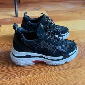 Wishbone black chunky sneaker 👟